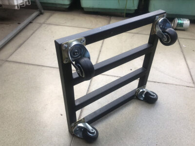 Chân đế chậu hoa gấn bánh xe