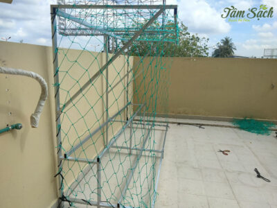 Kệ sắt để khay rau