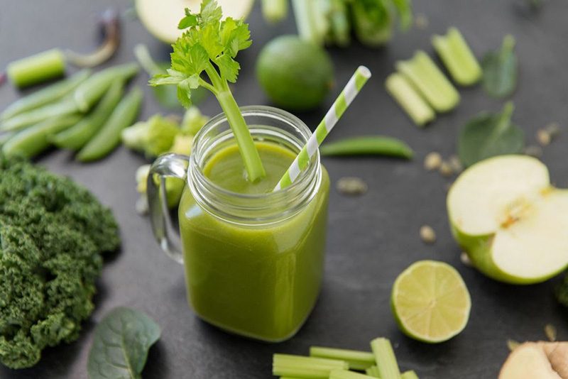 Nước ép cải kale cần tây