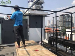 giàn trồng rau trên sân thượng
