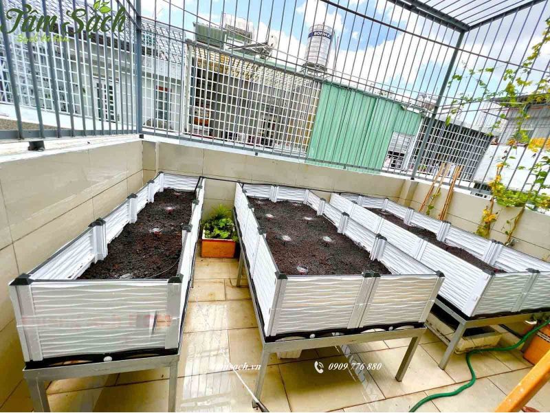 Sử dụng chân đế chậu cây