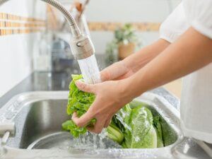 Rửa rau sạch đúng cách
